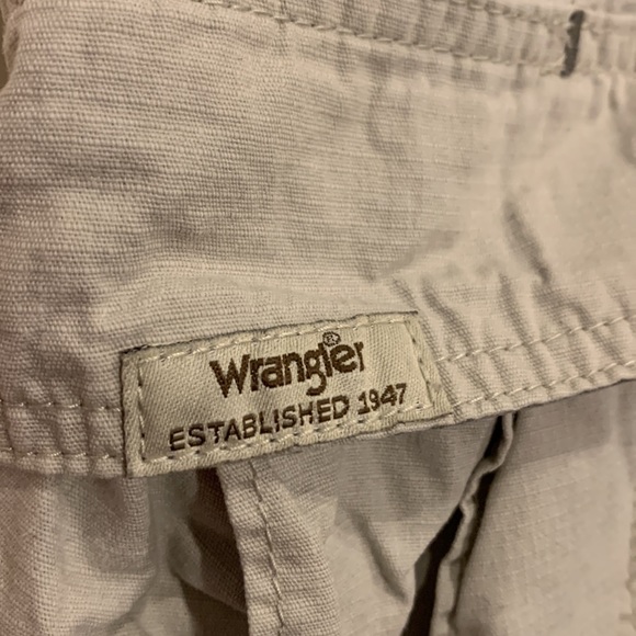 Men’s tan cargo shorts - Picture 5 of 5